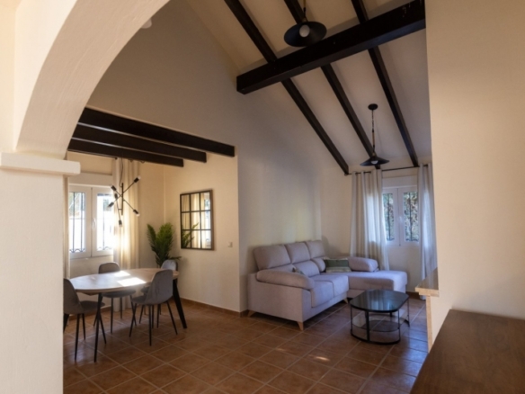 Villa independiente de estilo mediterráneo con 3 dormitorios a la venta en Fuente Alamo – Murcia
