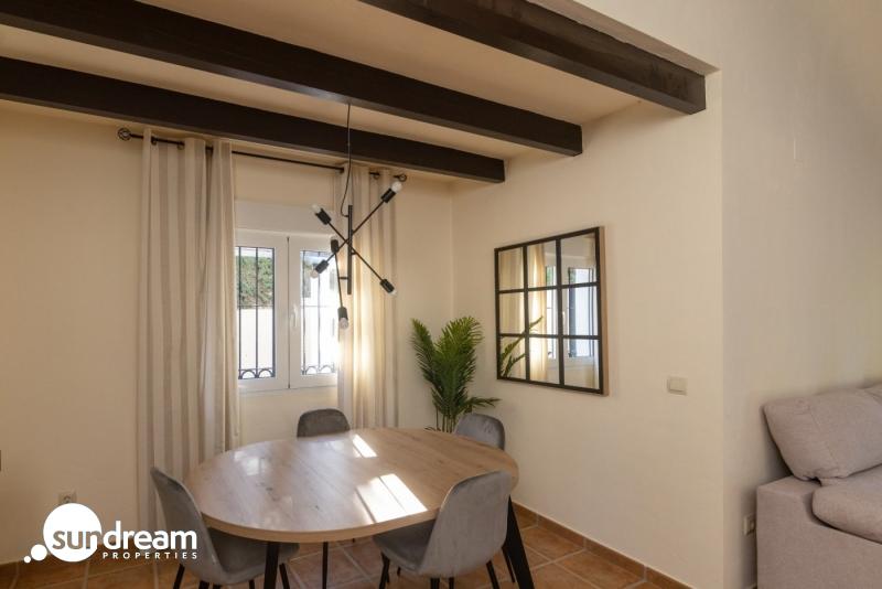 Villa independiente de estilo mediterráneo con 3 dormitorios a la venta en Fuente Alamo – Murcia