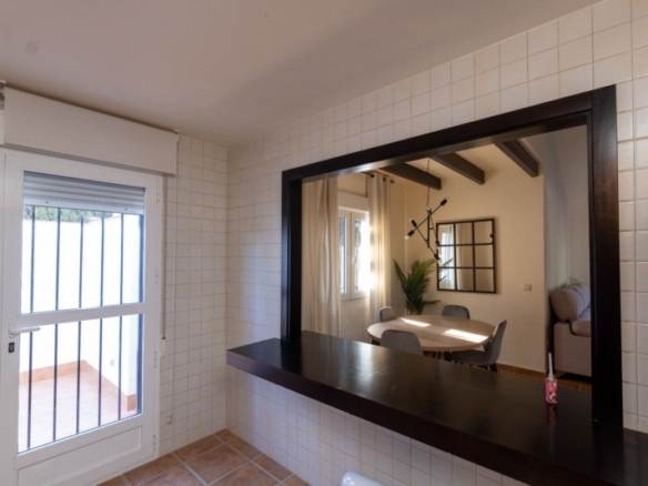 Villa independiente de estilo mediterráneo con 3 dormitorios a la venta en Fuente Alamo – Murcia