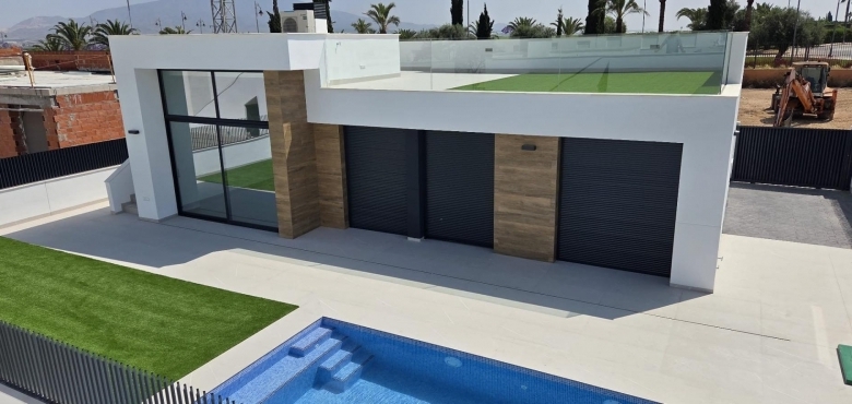 Villa en una sola planta con 3 dormitorios y piscina privada en Condado de Alhama Golf Resort(Murcia)