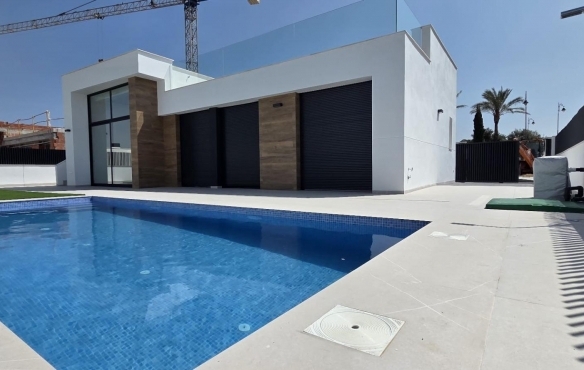Villa en una sola planta con 3 dormitorios y piscina privada en Condado de Alhama Golf Resort(Murcia)