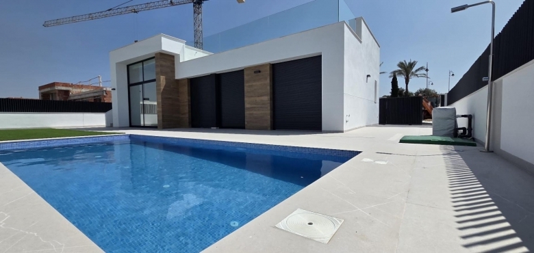 Villa en una sola planta con 3 dormitorios y piscina privada en Condado de Alhama Golf Resort(Murcia)