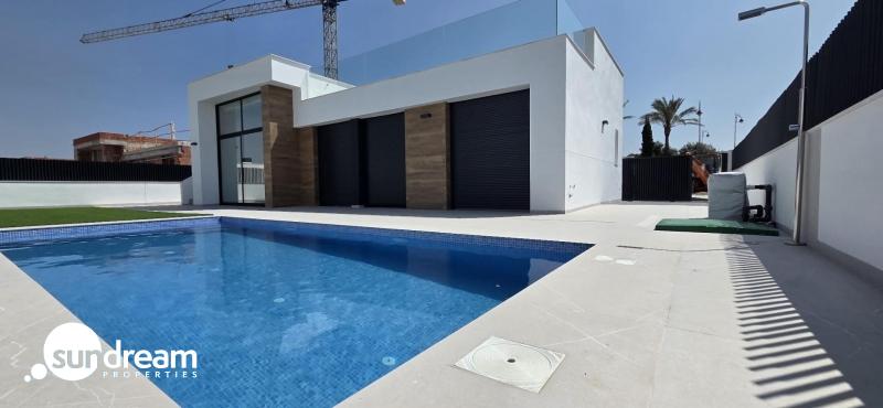 Villa en una sola planta con 3 dormitorios y piscina privada en Condado de Alhama Golf Resort(Murcia)