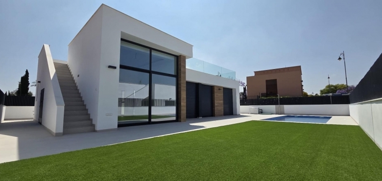 Villa en una sola planta con 3 dormitorios y piscina privada en Condado de Alhama Golf Resort(Murcia)