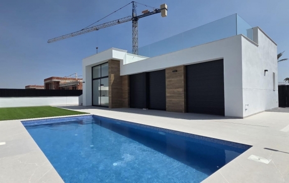 Villa en una sola planta con 3 dormitorios y piscina privada en Condado de Alhama Golf Resort(Murcia)