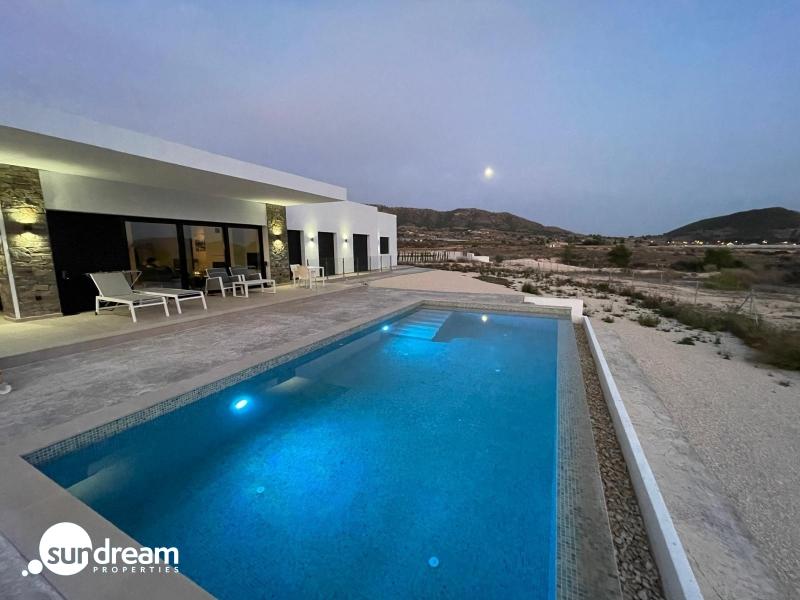 g_43501-44-16 Villa de 3 dormitorios con piscina privada en entorno natural en Pinoso(Alicante)