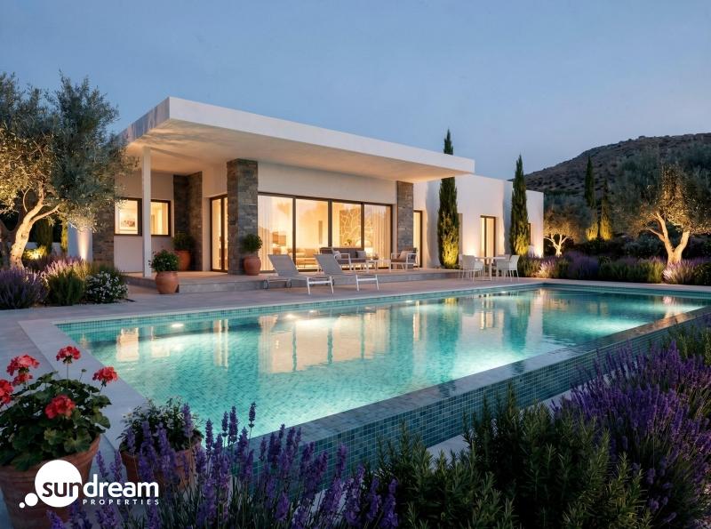 Villa de 3 dormitorios con piscina privada en entorno natural en Pinoso(Alicante)
