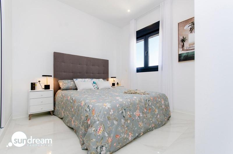 Villa adosada de 3 dormitorios con piscina privada a la venta en Vistabella Golf Resort