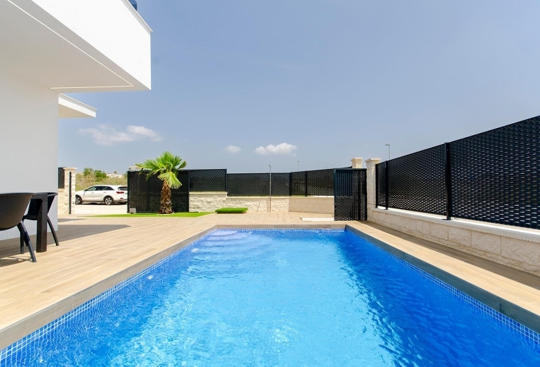 Villa adosada de 3 dormitorios con piscina privada a la venta en Vistabella Golf Resort