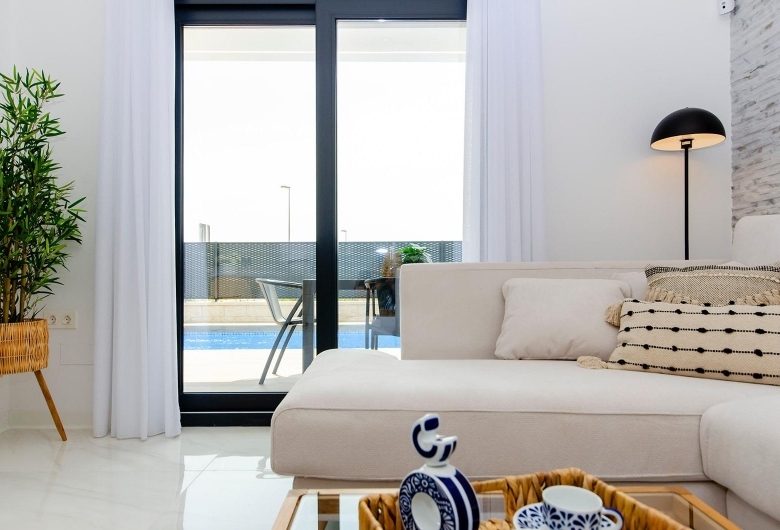 Villa adosada de 3 dormitorios con piscina privada a la venta en Vistabella Golf Resort