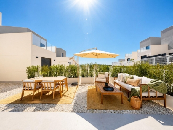 Villa adosada con 3 dormitorios lista para entrar a vivir en Altaona Golf Resort, Murcia