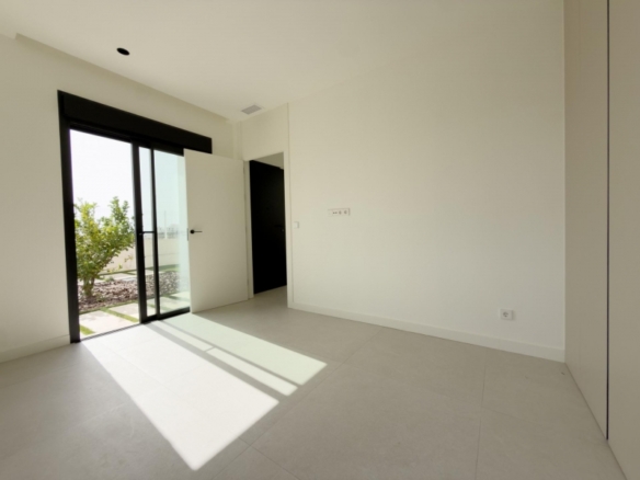 Villa independiente de 3 domitorios lista para entrar a vivir en Finestrat(Alicante)