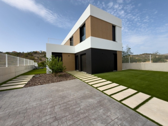 Villa independiente de 3 domitorios lista para entrar a vivir en Finestrat(Alicante)