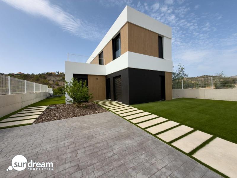g_43594-44-17 Villa de 4 dormitorios con piscina privada y espectaculares vistas con entrega inmediata en Finestrat