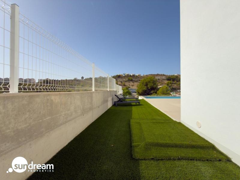 g_43594-44-24 Villa de 4 dormitorios con piscina privada y espectaculares vistas con entrega inmediata en Finestrat