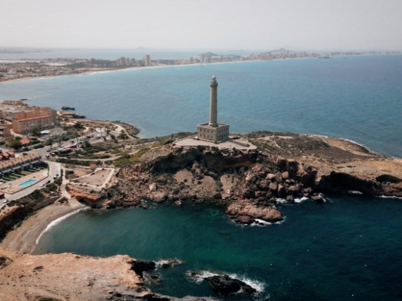Bungalow de planta alta con 3 dormitorios y gran solarium a la venta en La Manga Club