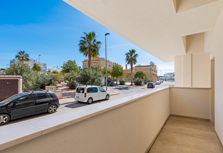 Ático de 3 dormitorios llave en mano con solarium privado a la venta en Benijófar(Alicante)