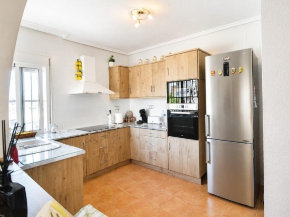 Encantadora vivienda de esquina con 2 dormitorios y orientación sur en Montebello – Algorfa