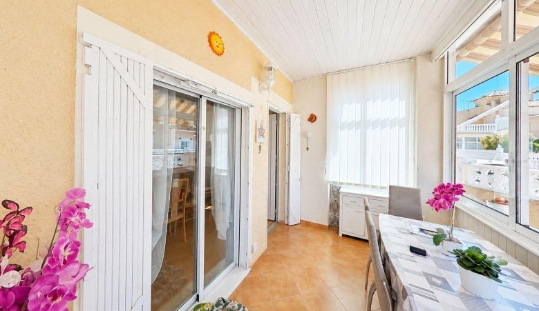 Encantadora vivienda de esquina con 2 dormitorios y orientación sur en Montebello – Algorfa
