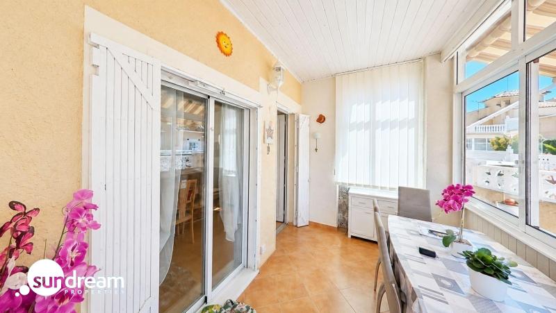 Encantadora vivienda de esquina con 2 dormitorios y orientación sur en Montebello – Algorfa