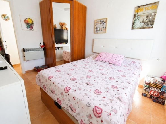 Encantadora vivienda de esquina con 2 dormitorios y orientación sur en Montebello – Algorfa
