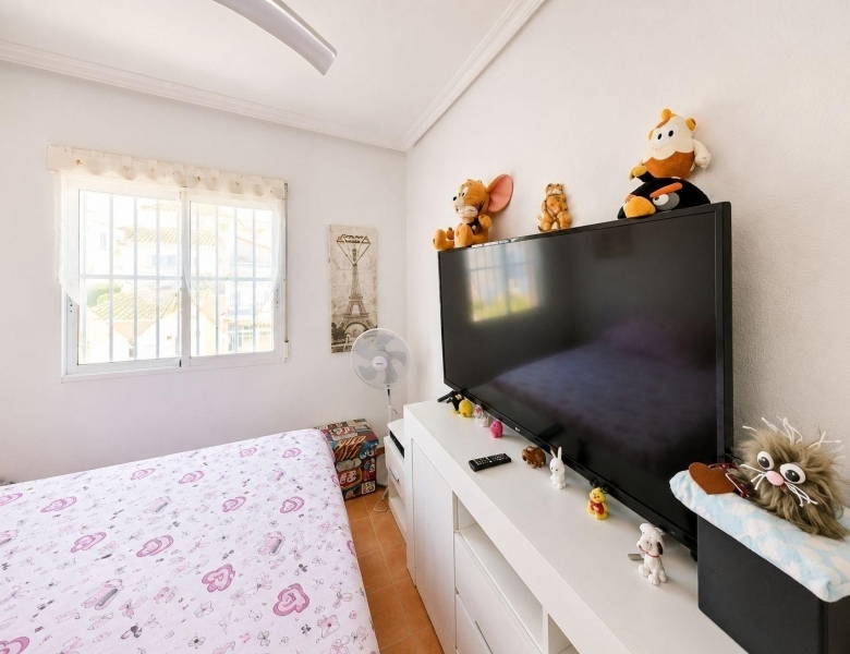 Encantadora vivienda de esquina con 2 dormitorios y orientación sur en Montebello – Algorfa