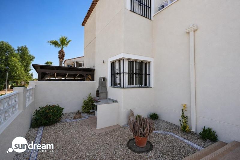 Encantadora vivienda de esquina con 2 dormitorios y orientación sur en Montebello – Algorfa