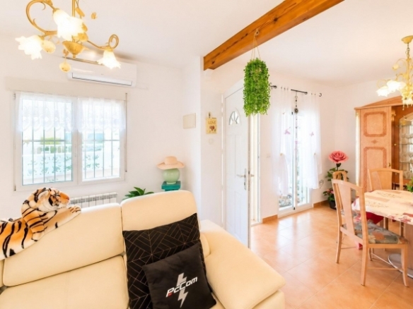 Encantadora vivienda de esquina con 2 dormitorios y orientación sur en Montebello – Algorfa