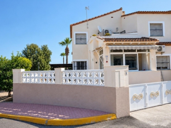 Encantadora vivienda de esquina con 2 dormitorios y orientación sur en Montebello – Algorfa
