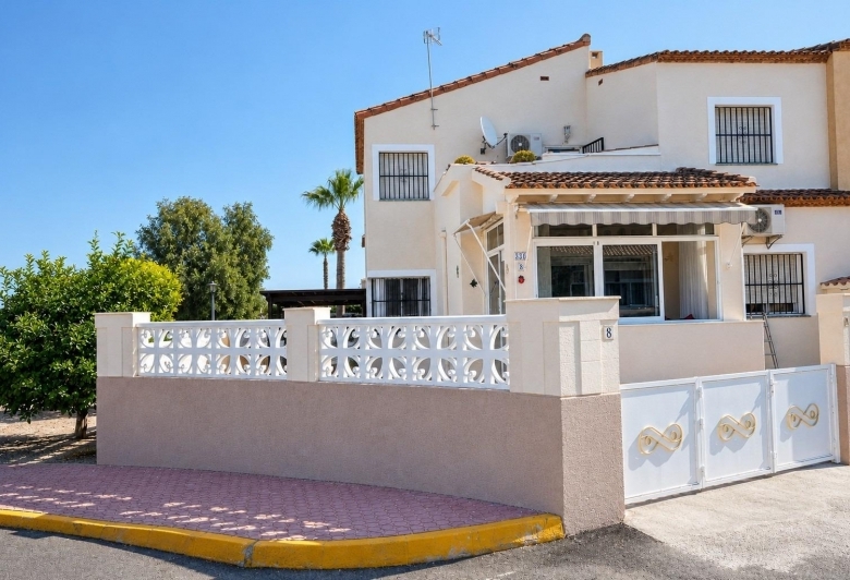 Encantadora vivienda de esquina con 2 dormitorios y orientación sur en Montebello – Algorfa