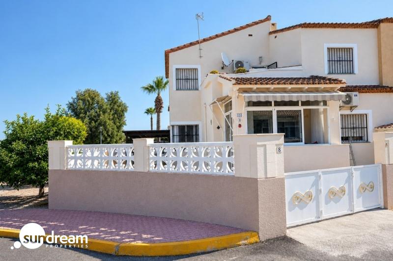 Encantadora vivienda de esquina con 2 dormitorios y orientación sur en Montebello – Algorfa