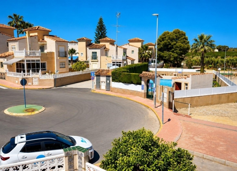 Encantadora vivienda de esquina con 2 dormitorios y orientación sur en Montebello – Algorfa