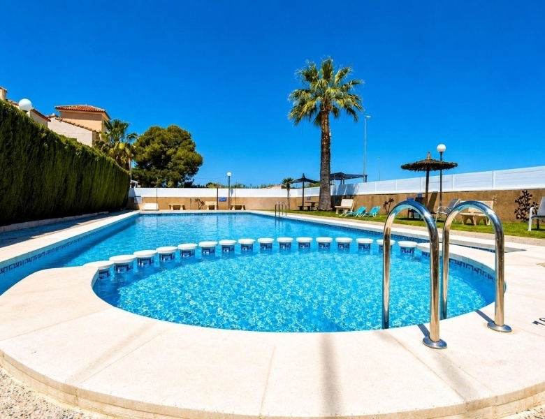 Encantadora vivienda de esquina con 2 dormitorios y orientación sur en Montebello – Algorfa