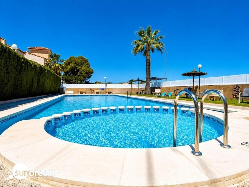 Encantadora vivienda de esquina con 2 dormitorios y orientación sur en Montebello – Algorfa