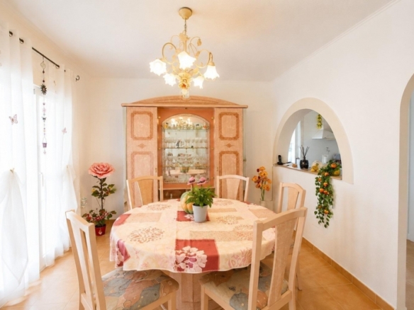 Encantadora vivienda de esquina con 2 dormitorios y orientación sur en Montebello – Algorfa
