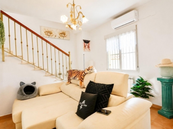 Encantadora vivienda de esquina con 2 dormitorios y orientación sur en Montebello – Algorfa