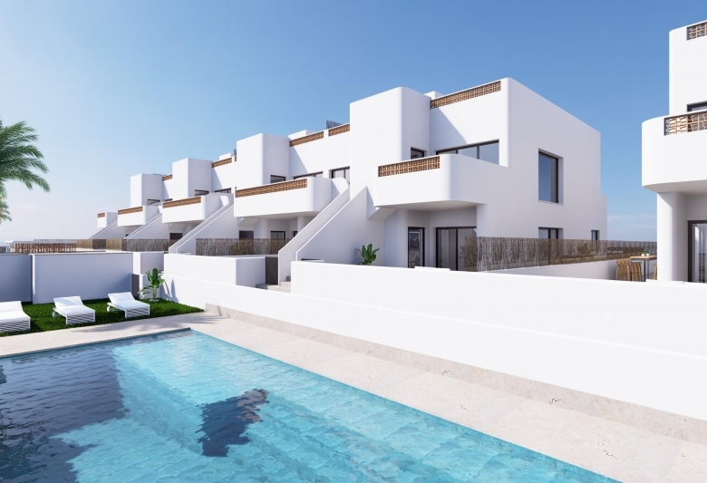 Bungalow de planta baja con jardín a la venta en Dolores