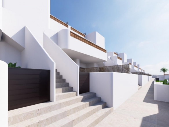 Bungalow de planta baja con jardín a la venta en Dolores