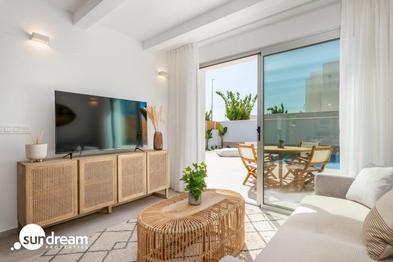 Bungalow de planta baja con jardín a la venta en Dolores
