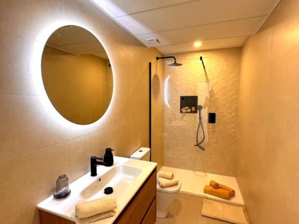 Bungalow de planta alta de 2 dormitorios con solarium y piscina privada cerca de la playa en San Pedro del Pinatar