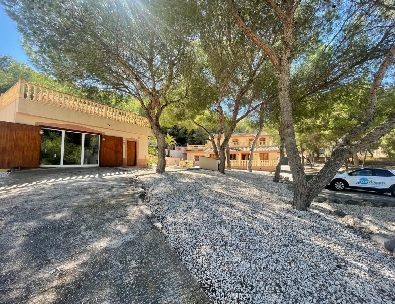 FINCA ECUESTRE MEDITERRÁNEA CERCA DEL LAGO EN TORREMENDO – ALICANTE