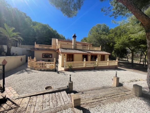 FINCA ECUESTRE MEDITERRÁNEA CERCA DEL LAGO EN TORREMENDO – ALICANTE