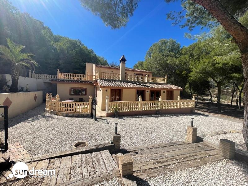 FINCA ECUESTRE MEDITERRÁNEA CERCA DEL LAGO EN TORREMENDO – ALICANTE