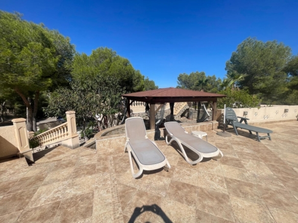 FINCA ECUESTRE MEDITERRÁNEA CERCA DEL LAGO EN TORREMENDO – ALICANTE