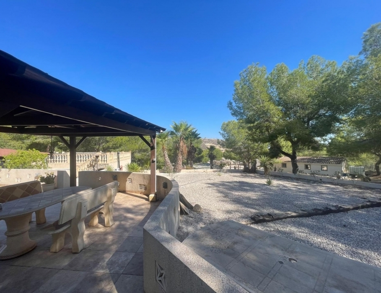 FINCA ECUESTRE MEDITERRÁNEA CERCA DEL LAGO EN TORREMENDO – ALICANTE