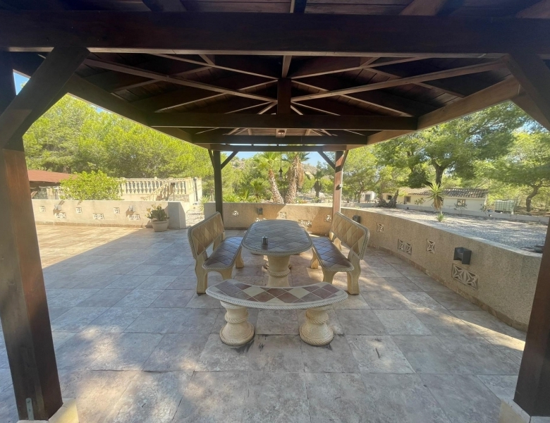 FINCA ECUESTRE MEDITERRÁNEA CERCA DEL LAGO EN TORREMENDO – ALICANTE