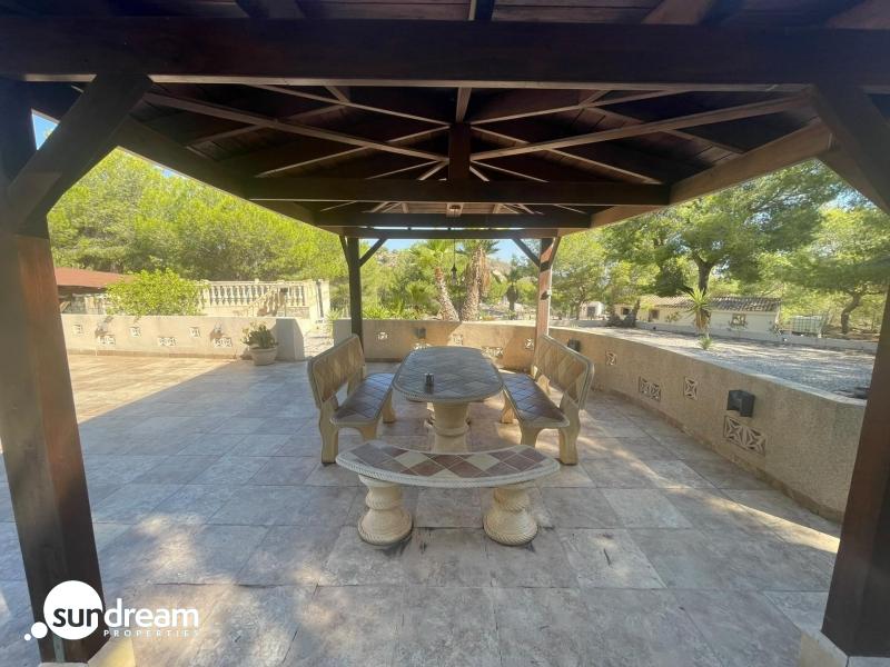 FINCA ECUESTRE MEDITERRÁNEA CERCA DEL LAGO EN TORREMENDO – ALICANTE