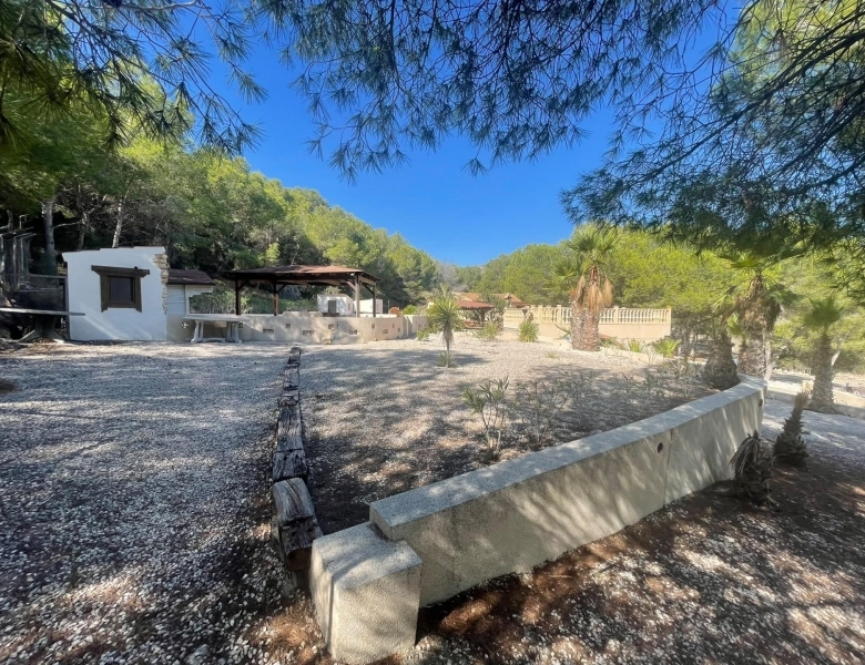 FINCA ECUESTRE MEDITERRÁNEA CERCA DEL LAGO EN TORREMENDO – ALICANTE
