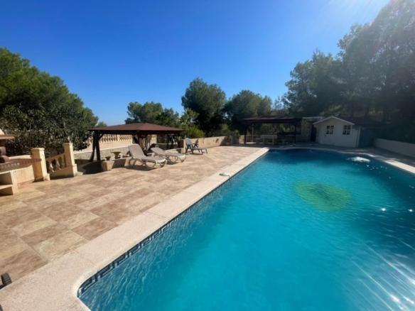 FINCA ECUESTRE MEDITERRÁNEA CERCA DEL LAGO EN TORREMENDO – ALICANTE