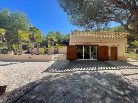 FINCA ECUESTRE MEDITERRÁNEA CERCA DEL LAGO EN TORREMENDO – ALICANTE
